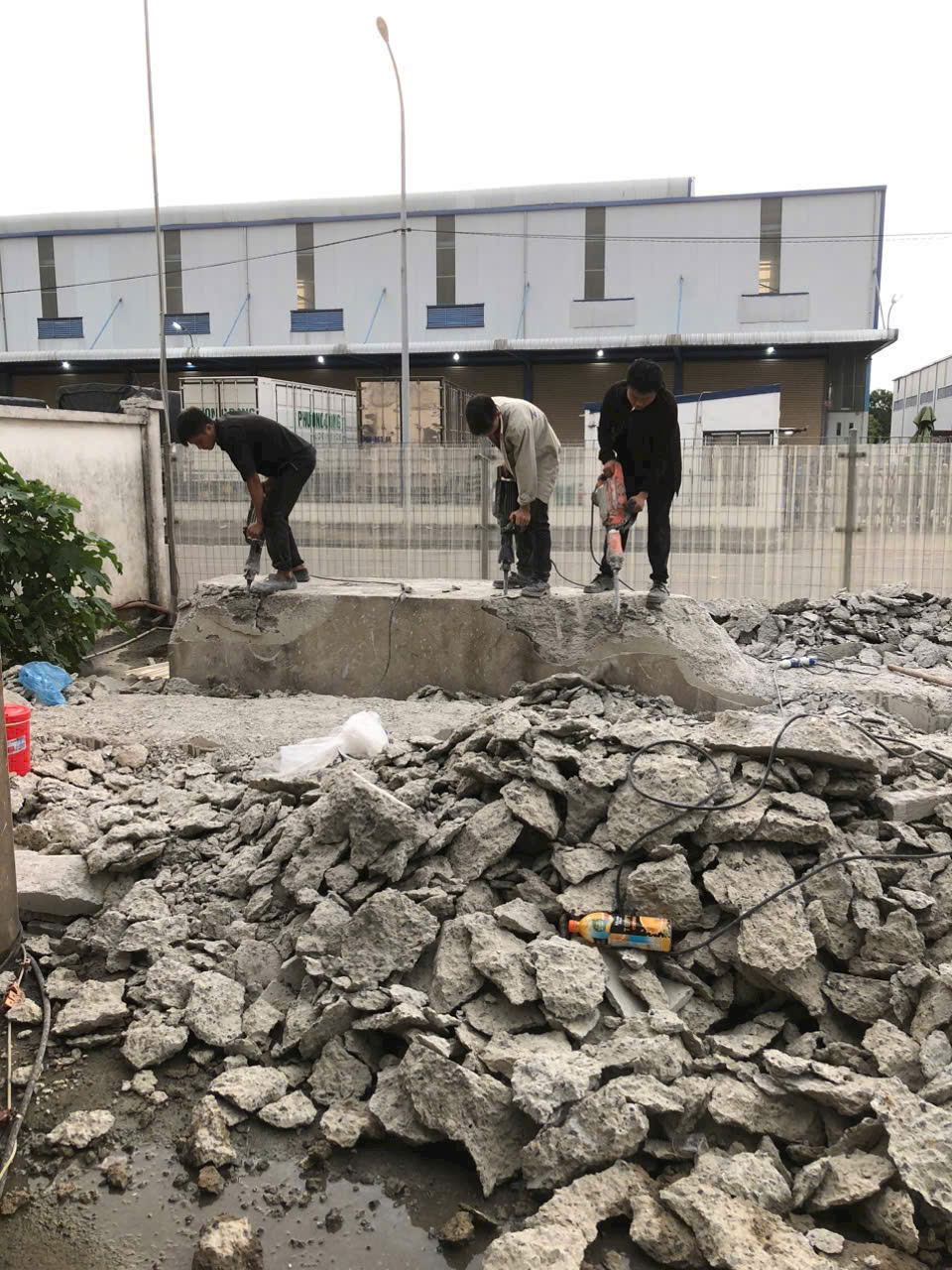 Cắt Bê Tông Làm Cầu Thang Máy Tại Ba Đình Cắt Bê Tông Làm Cầu Thang Máy Tại Ba Đình